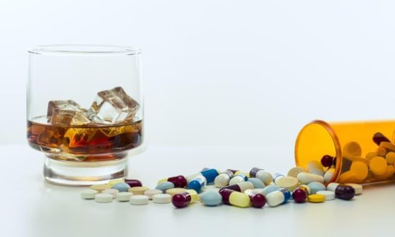 Прием препарата несовместим с употреблением алкоголя